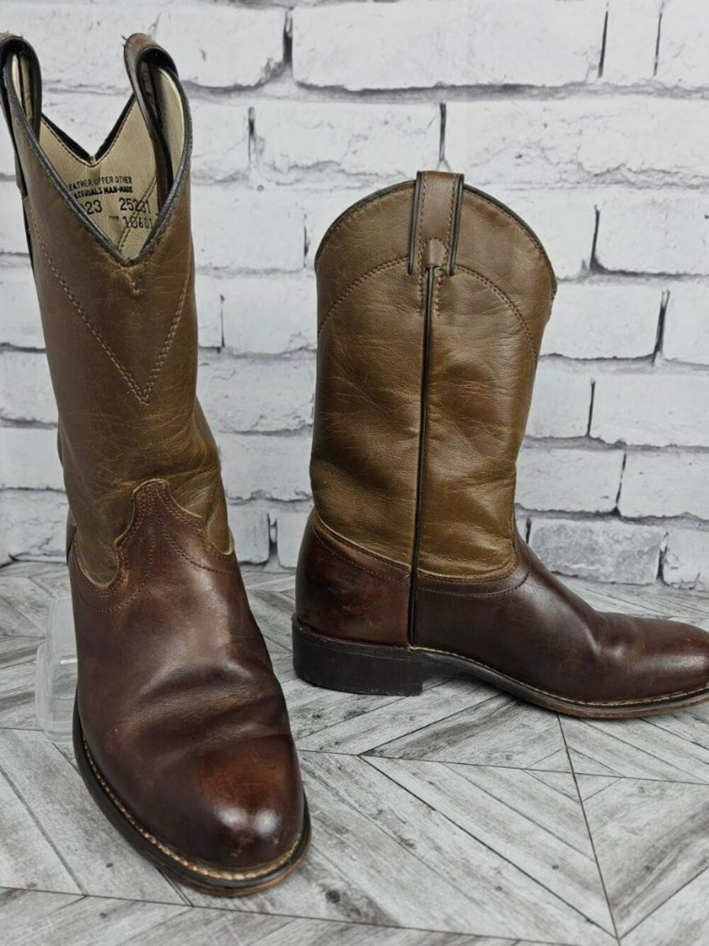 Laredo Classic Leather Cowboy Boots Womens 7 M USA Made Western Cowgirl Round